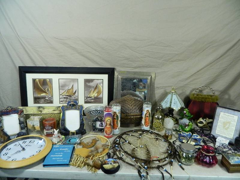 lot 103 image: Household and Decor