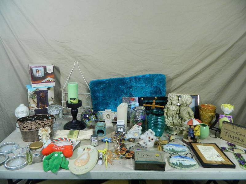 lot 109 image: Home Decor and More