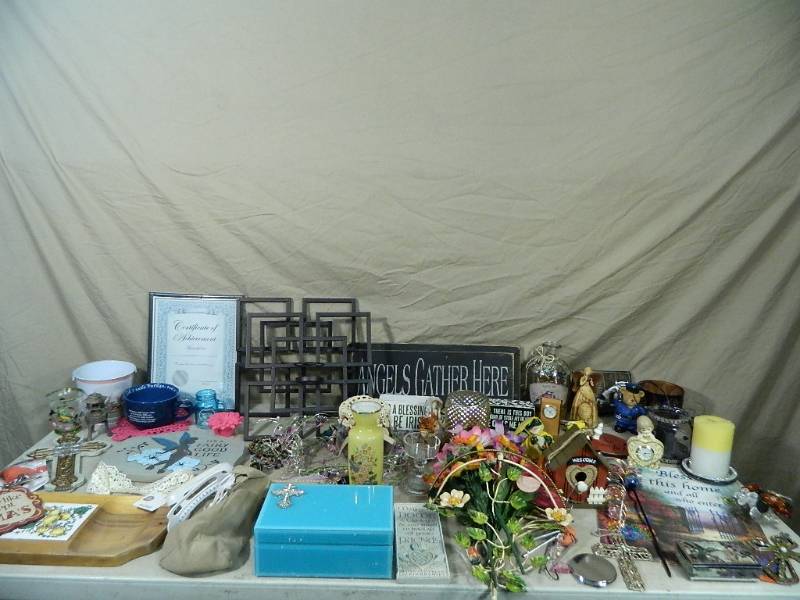 lot 111 image: Home Decor and More