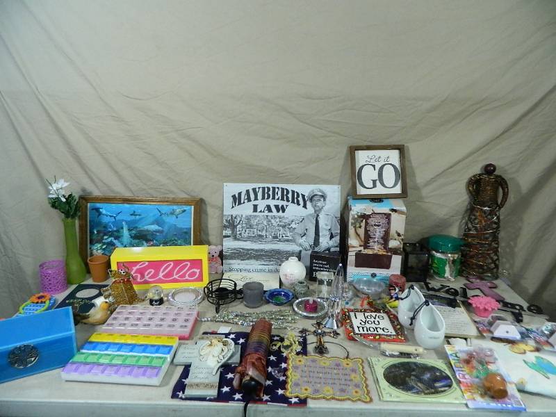 lot 112 image: Home Decor and More