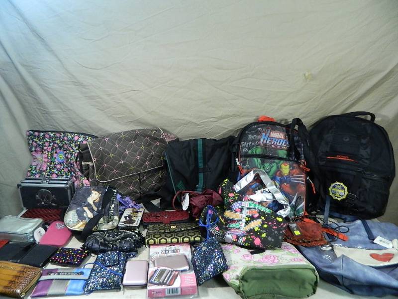 lot 122 image: Purses, Bags, Wallets, New Items, and More