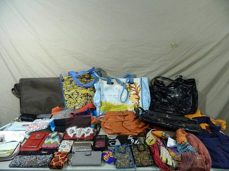 lot 128 image: New and Preowned Purses, Bags, and More