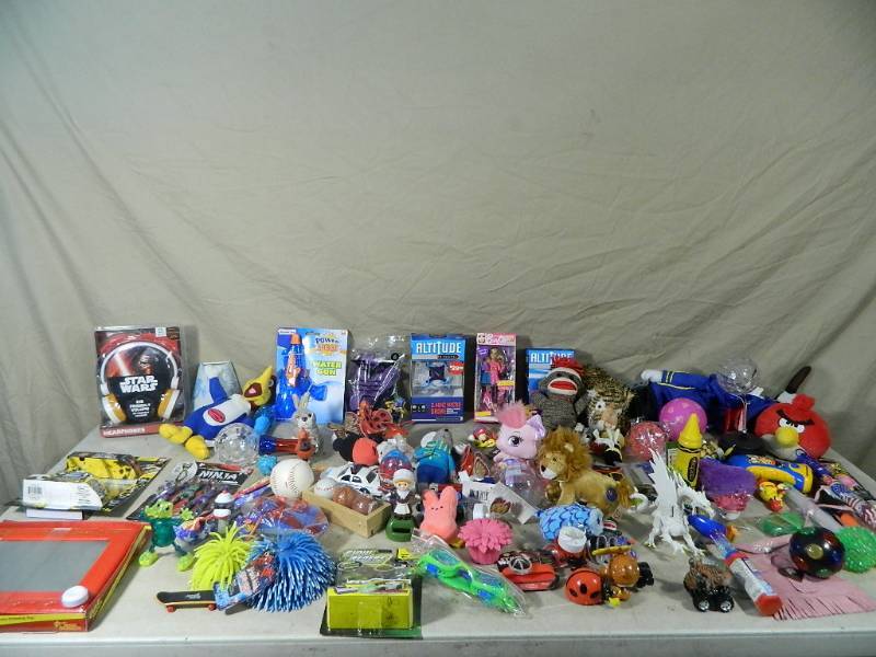 lot 153 image: Lot of New and Used Toys
