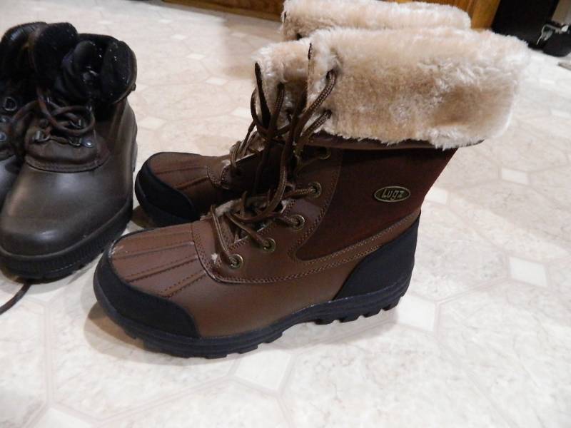 lot 79 image: Lugz and Sorel Boots