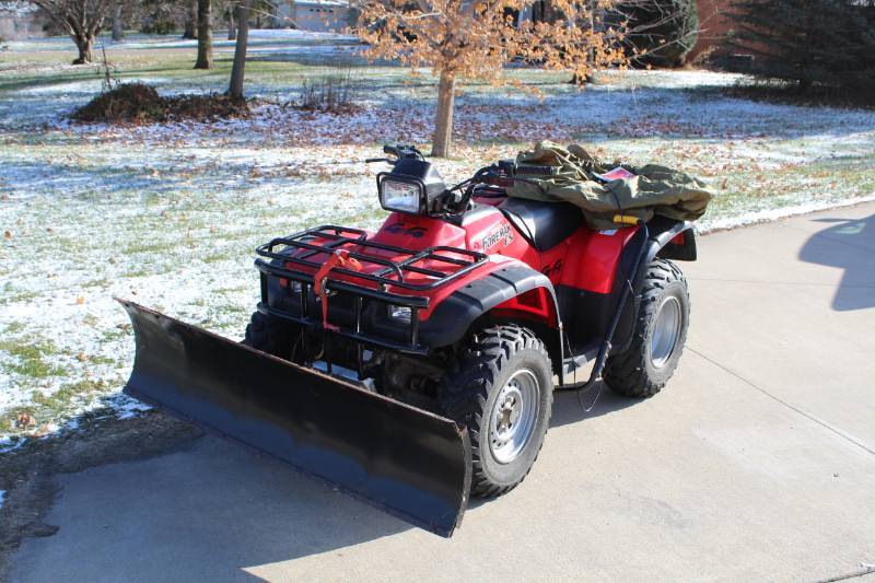 lot 153 image: 2004 Honda Foreman ES ATV w Snowplow Blade, Hitch Assembly, Luggage Rack