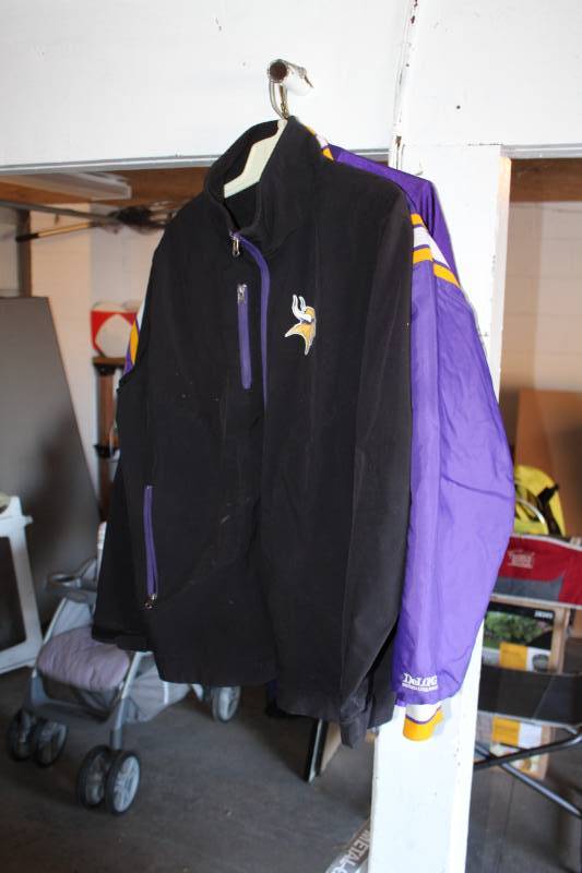 lot 220 image: Minnesota Vikings Collectible Clothing - 2-Jerseys #11 Culpepper #93 Randle, 2-Jackets
