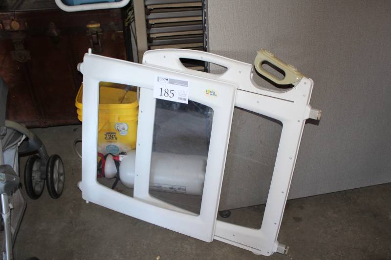 lot 185 image: The First Years Baby Gate