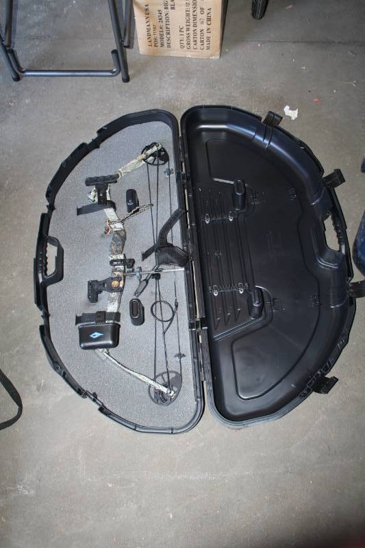 lot 165 image: Cobra Hostage Archery Bow w Hard Case
