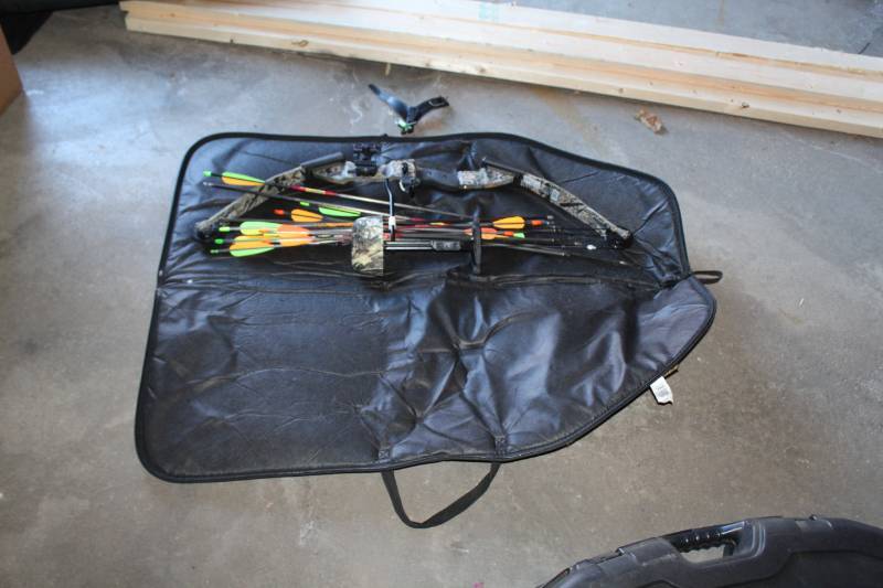 lot 166 image: PSE Deer Hunter Archery Bow, Arrows, Carry Case