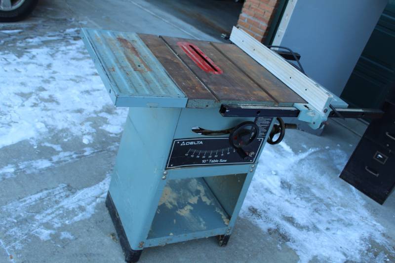 lot 227 image: Delta 10in. Table Saw
