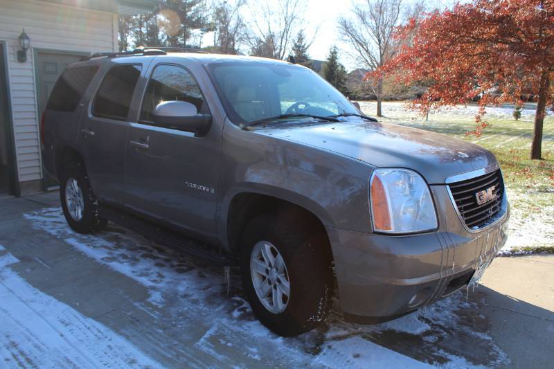 lot 150 image: 2007 GMC Yukon SLT 1500 4 Door SUV