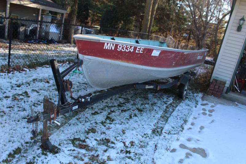 lot 152 image: 1980 Lund Retreat 16 Lodge Fishing Boat w 1976 Spartan Single Axle Trailer