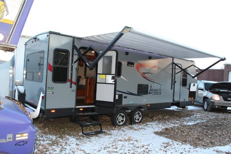 lot 151 image: 2017 Starcraft Launch Ultra Lite RV Trailer with 2-Axles, 4-Wheels