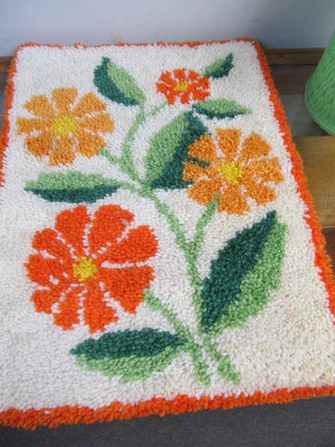 lot 17 image: Vintage 70s Hand Hooked Rug & Lime Green Waste Basket