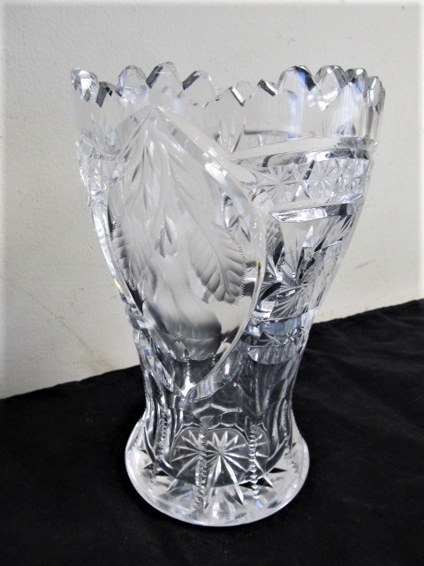 lot 72 image: Vintage Cut Crystal Vase