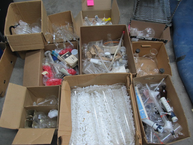 lot 58 image: HUGE Lot of Scientific Lab Glass & Equipment 
