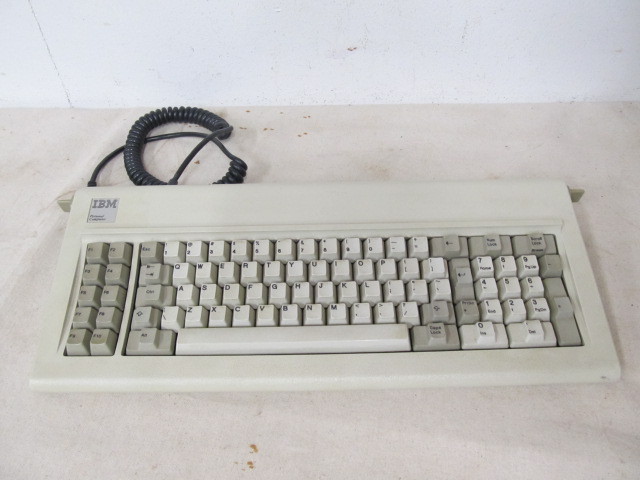 lot 42 image: Vintage IBM Computer CLICKY Keyboard for 5150 or XT 5160 Computers