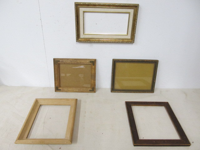 lot 84 image: Group of Vintage Art Frames