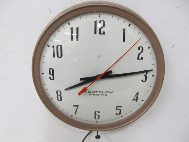 lot 86 image: Vintage 1960s WESTCLOX School Classroom Clock