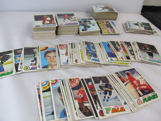 lot 101 image: LARGE Lot of 1970s Topps Hockey Cards - High Grade Condition