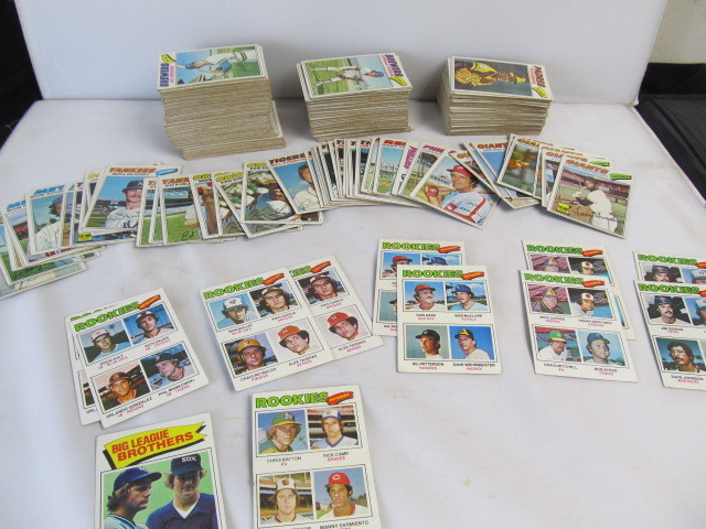 lot 104 image: Large Lot of 1977 Topps Baseball Cards
