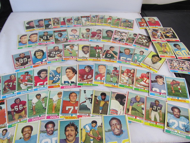 lot 105 image: 1974 Topps Football Cards