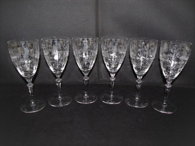 lot 131 image: Beautiful Set of 6 Old Vintage Etched Crystal Wine Goblets