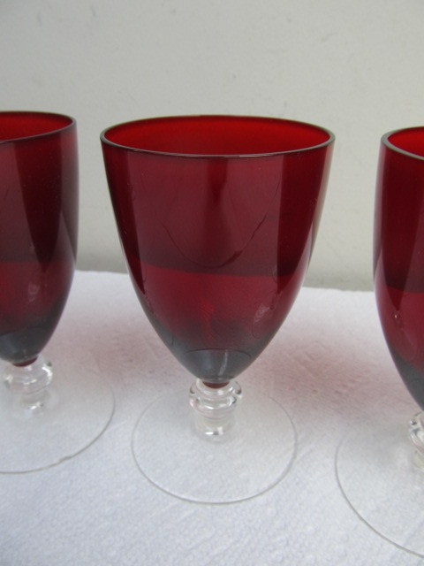 lot 133 image: Set of 6 Vintage Reb Red & Clear Glass Goblets