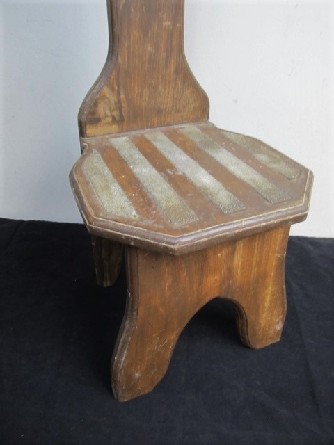 lot 134 image: Vintage Carved Wooden Chair wCross Back
