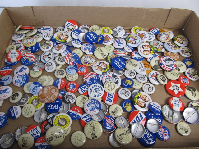 lot 114 image: HUGE Lot of 1972 Presidential Campaign Buttons