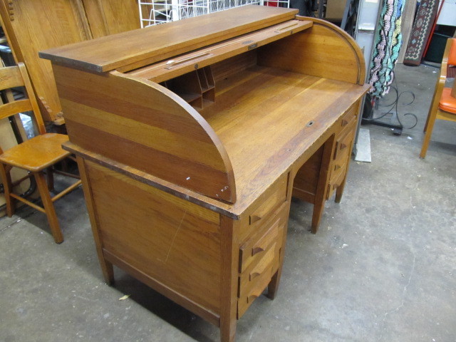lot 5 image: Antique Oak Roll Top Desk