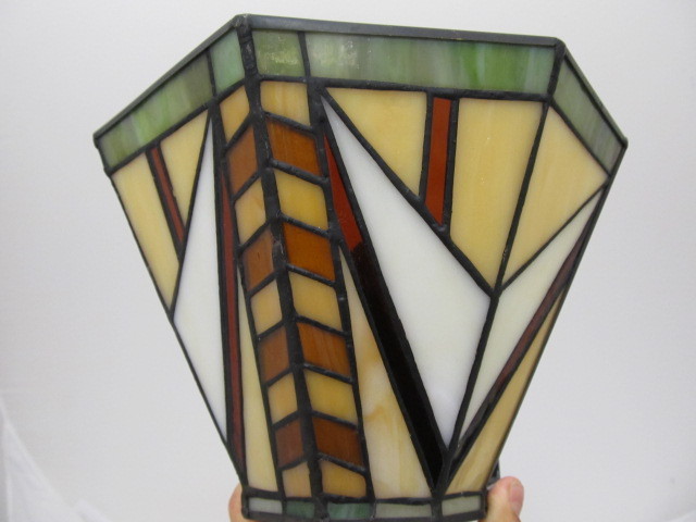 lot 148 image: Vintage Style Art Deco Stained Glass Wall Sconce Shades