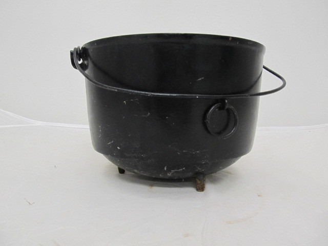 lot 98 image: Cast Iron Cauldron Cooking Pot