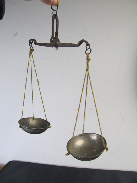 lot 109 image: Orig Antique 19th Century GoldSilver Balance Scale
