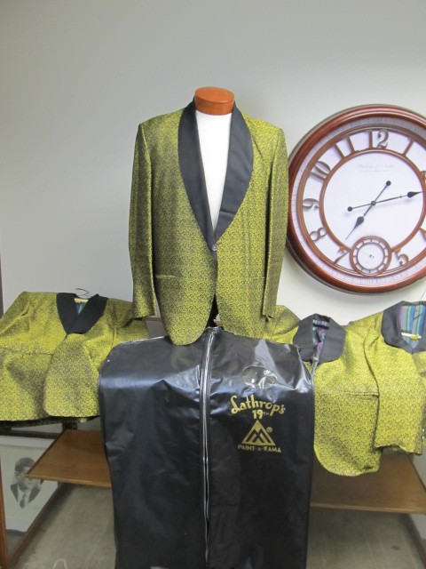 lot 122 image: Set of 4 Original 1950s TOWNCRAFT Band Members Suit Jackets
