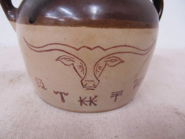 lot 162 image: Vintage Monmouth Western Texas Longhorn Stoneware Bean Pot