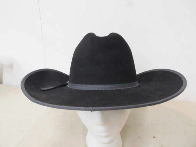 lot 177 image: Nice Amarillo - Double S - Cowboy Hat - Size 7 18