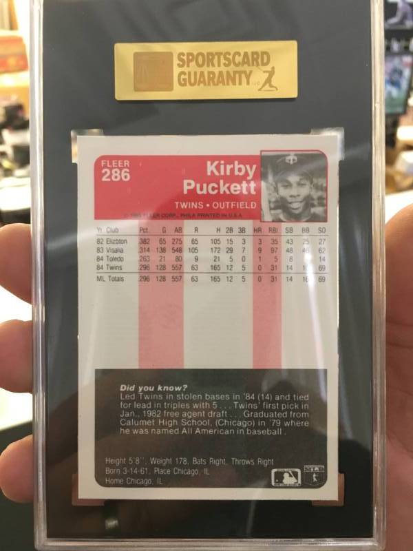 lot 14 image: Minnesota Twins 1985 Kirby Puckett Fleer Rookie Card - SGC Authenticated