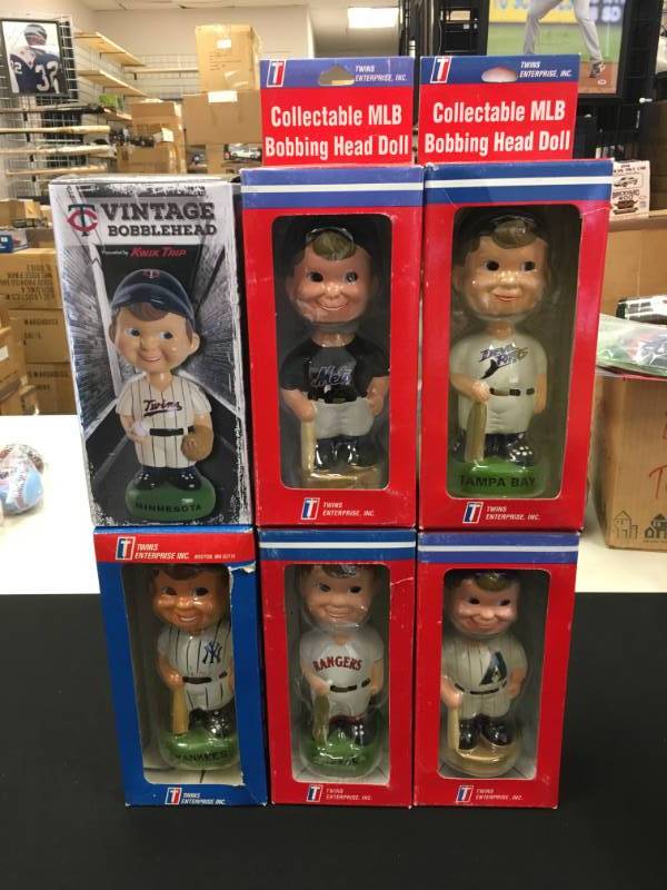 lot 28 image: Lot of (6) Collectible MLB Bobbing Head Dolls