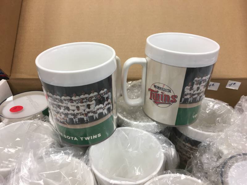 lot 40 image: Lot of Minnesota Twins Mugs