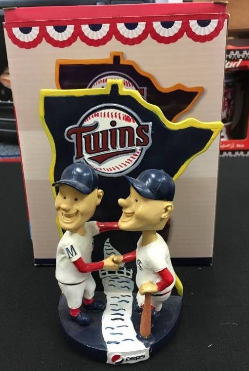 lot 75 image: Minnestoa Twins  Minni n Paul Bobblehead