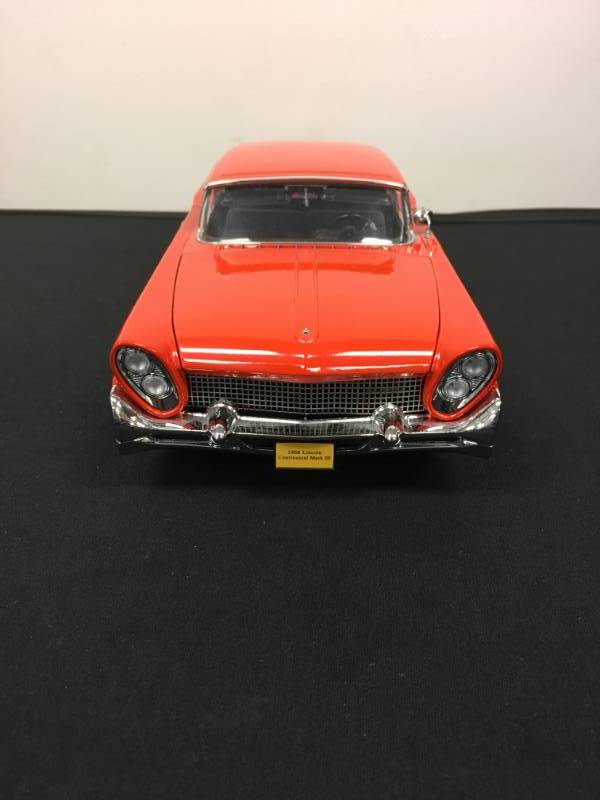 lot 102 image: 1958 Lincoln Continental Mark 3 Diecast - 118 Scale