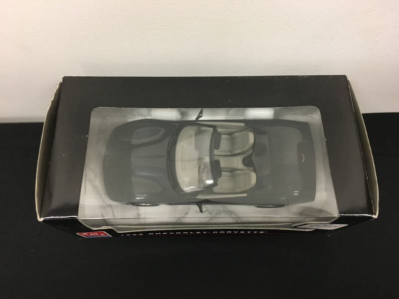 lot 104 image: ERTL 1998 Chevrolet Corvette Convertible (Plastic Promo Model) - 125 Scale