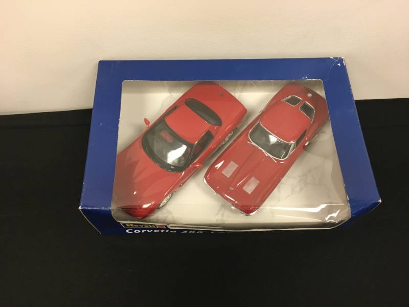 lot 105 image: Revell Chevrolet Corvette Z06 Combo (Plastic Promo Model) - 125 Scale