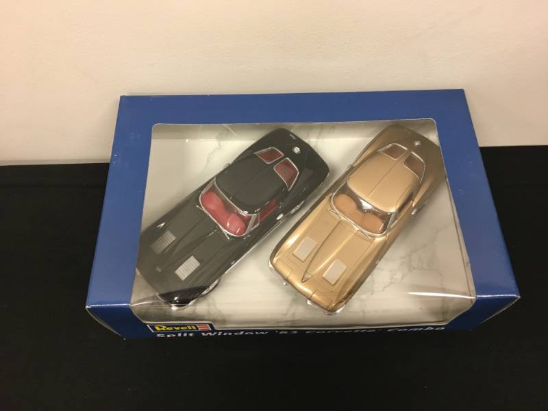 lot 106 image: Revell 1963 Chevrolet Corvette Split Window Combo (Plastic Promo Model) - 125