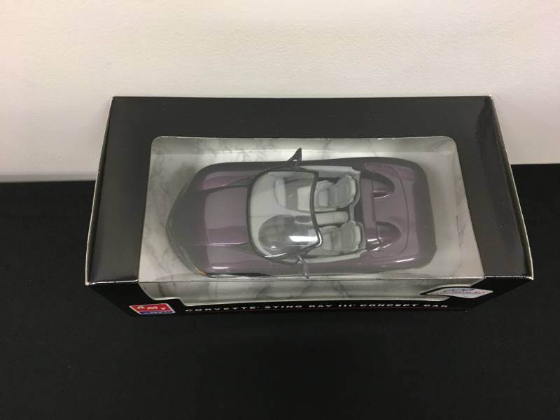 lot 113 image: ERTL Chevrolet Corvette Sting Ray 3 Concept Car (Plastic Promo) 125 Scale