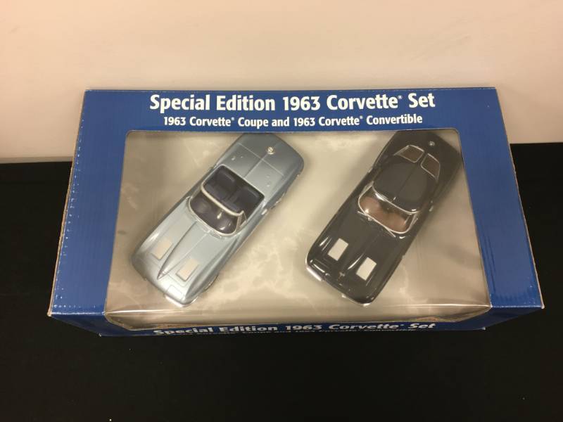 lot 115 image: Revell 1963 Chevrolet Corvette Coupe & 1963 Chevrolet Corvette Coupe  Special Edition