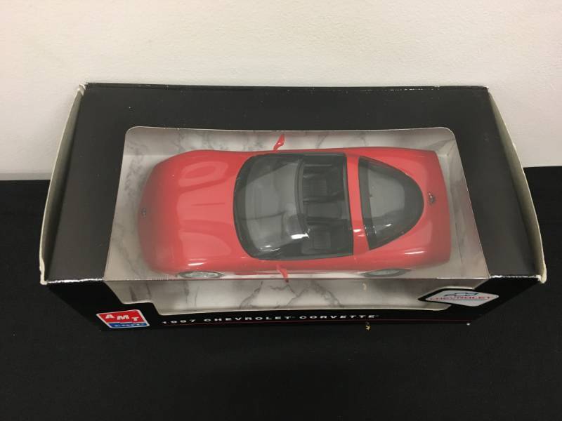 lot 116 image: ERTL 1997 Chevrolet Corvette (Plastic Promo) 125 Scale