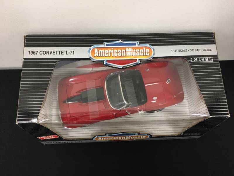 lot 117 image: 1967 Chevrolet Corvette L-71 Diecast - 118 Scale