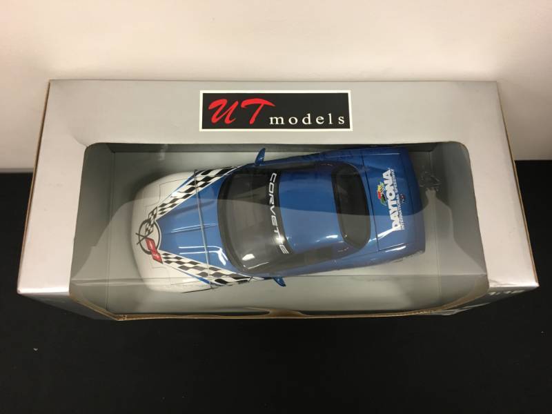 lot 119 image: UT Models 1999 Daytona Pace Car Diecast - 118 Scale